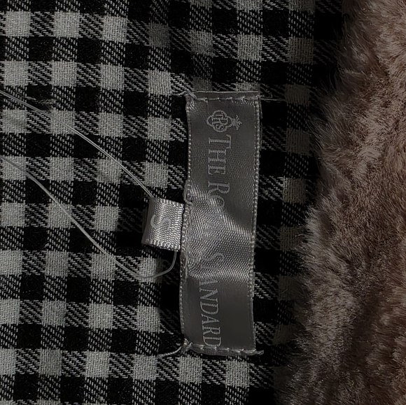 Women's Pink Faux Fur Vest - Picture 9 of 9